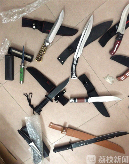 "微商"变"危商 男子兜售管制刀具近40种被抓